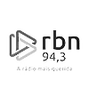 Logotipo da emissora de rádio RBN 94,3 com cores em escala de cinza